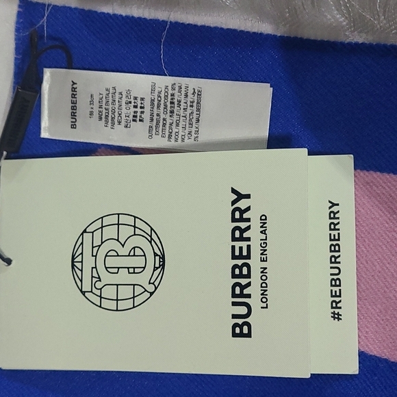 Burberry Love Scarf Authentic NWT - Picture 4 of 9
